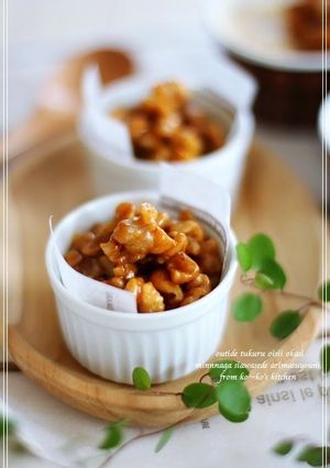 A picture of Simple Walnut Caramel Praline.