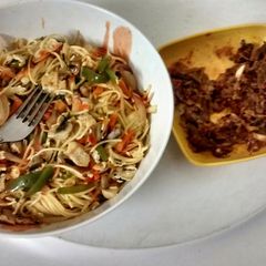A picture of Spicy mushroom egg noodles.
