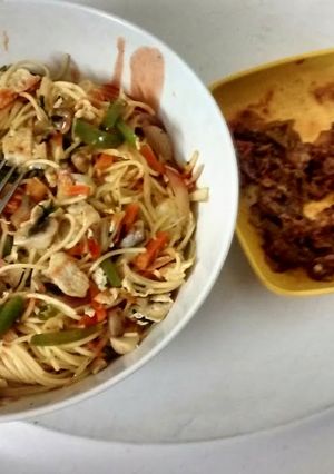 A picture of Spicy mushroom egg noodles.