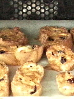 A picture of Crusty cheese egg breads.