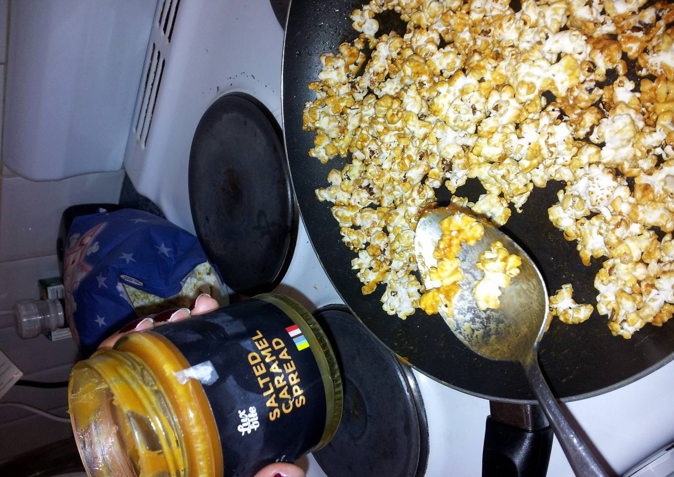 Caramel crunch pop corn