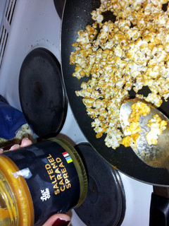 A picture of Caramel crunch pop corn.