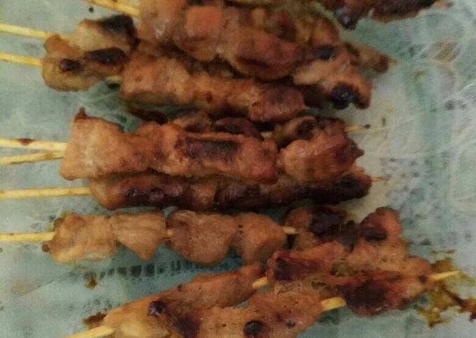 Bagaimana cara membuat Sate ayam bumbu kecap dijamin menggugah selera