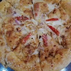 A picture of Chicken tikka corner pizza 🍕🍕.
