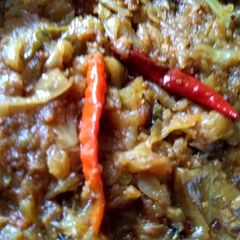 A picture of Badhakopi ghonto(cabbage  stir fry).