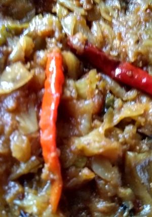 A picture of Badhakopi ghonto(cabbage  stir fry).