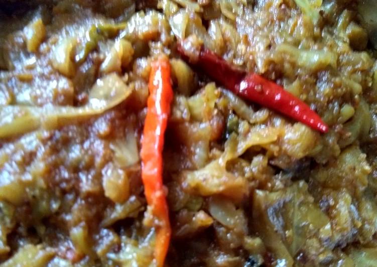 Recipe of Quick Badhakopi ghonto(cabbage  stir fry)