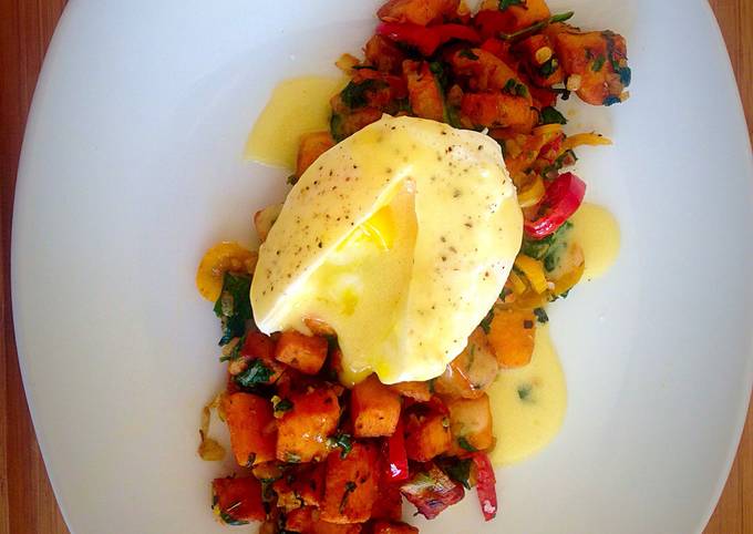 Poached Egg with Hollandaise Sauce and Sweet Potato Spinach Hash