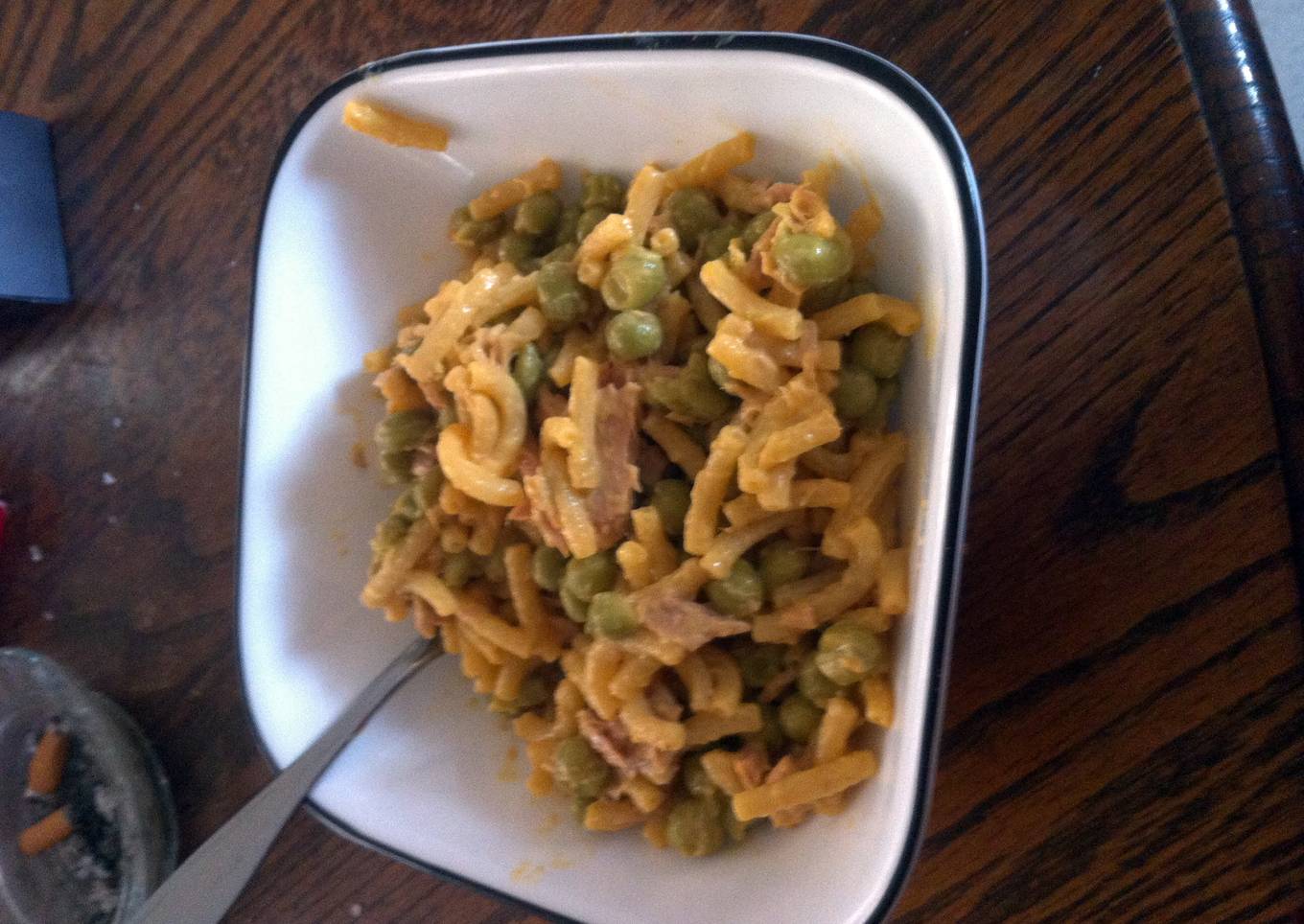 Mac and cheese, tuna and peas