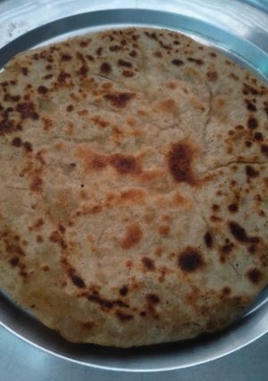 A picture of Aloo ka paratha.