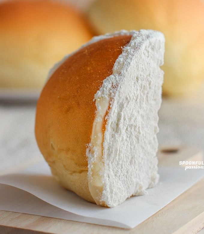 A picture of Quarter Cream Cheese Bun.