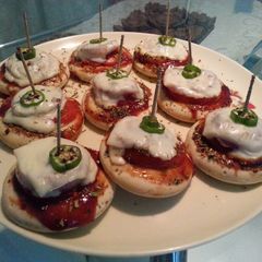 Mini Pizzas (super easy) A picture of Mini Pizzas (super easy).