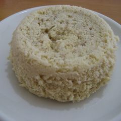A picture of Baby Solid Food Banana Steamed Bread in a Microwave.