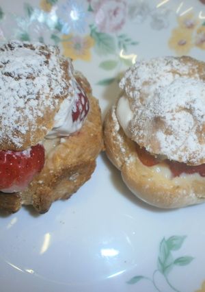 A picture of Strawberry & Banana Cream Puffs.