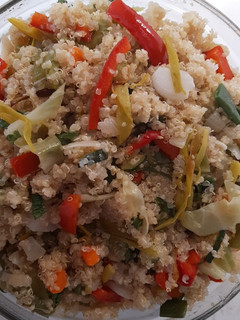 Una foto de Cous cous de quinoa con verduritas