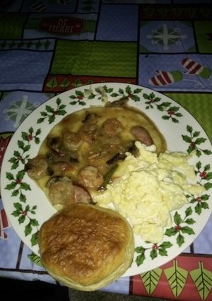 A picture of Shrimp and Grits.