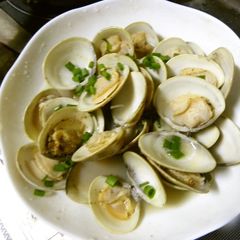 A picture of Butter & Sake Steamed Clams.