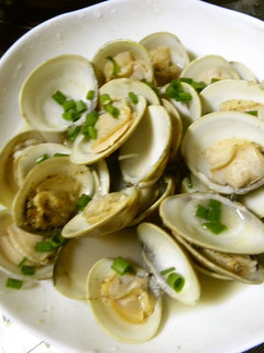 A picture of Butter & Sake Steamed Clams.