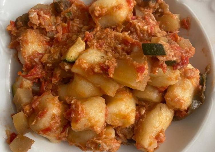 Gnocchi di patate con persico e dadolata di verdure