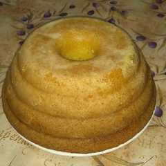Una foto de Torta alta, húmeda y esponjosa