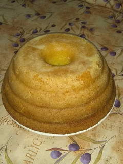 Una foto de Torta alta, húmeda y esponjosa