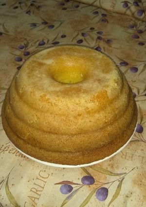 Una foto de Torta alta, húmeda y esponjosa