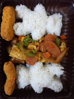 Foto resep Bekal Sekolah, Nasi with sosis cah telur saos asam manis, nugget