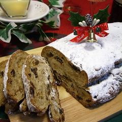 A picture of Stollen.