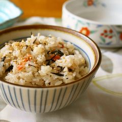 A picture of Steamed Sticky Rice with Hijiki, Umeboshi and Chirimen Jako.