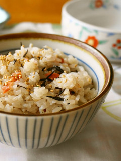 A picture of Steamed Sticky Rice with Hijiki, Umeboshi and Chirimen Jako.