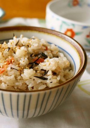 A picture of Steamed Sticky Rice with Hijiki, Umeboshi and Chirimen Jako.