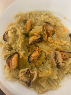 Una foto de Plátano macho y mejillones en escabeche