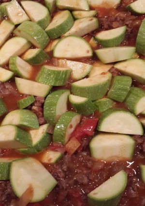 A picture of Zucchini stew with minced meat.