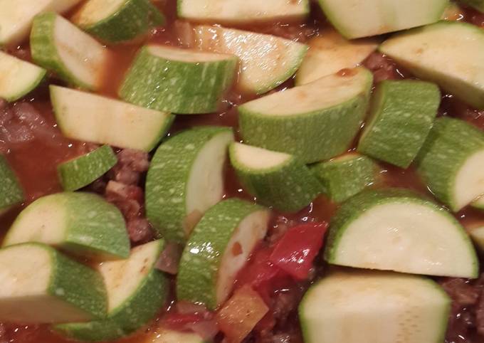 Recipe of Speedy Zucchini stew with minced meat