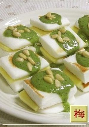 A picture of Cheese and Hanpen Sandwiches with Basil Pesto.
