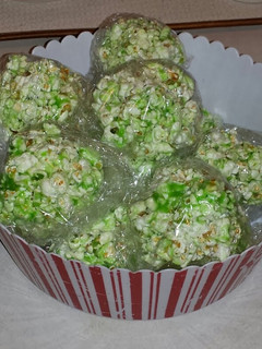 A picture of Aunt Jerry's Popcorn Balls.