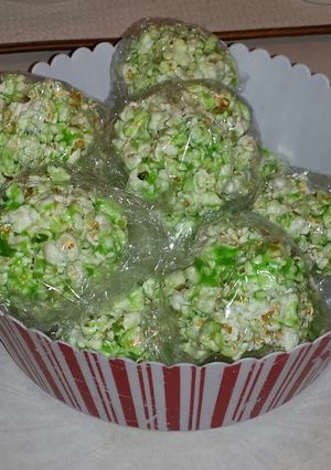 A picture of Aunt Jerry's Popcorn Balls.