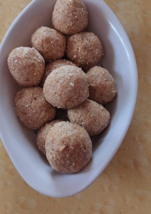 ફરાળી લાડુ (Farali Ladoo Recipe In Gujarati) રેસીપી મુખ્ય ફોટો