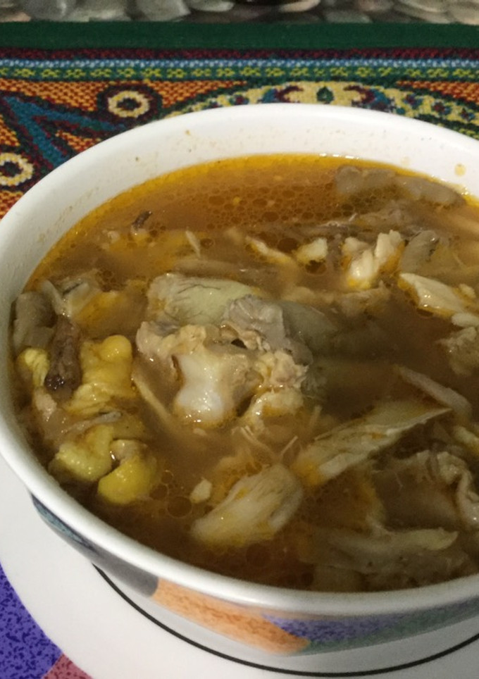 Una foto de Caldo de hongos silvestres (Solo en temporada de lluvias)