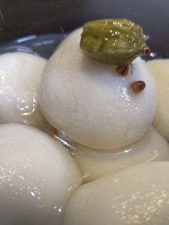 रसगुल्ला (Rasgulla recipe in Hindi) रेसिपी मुख्य फोटो
