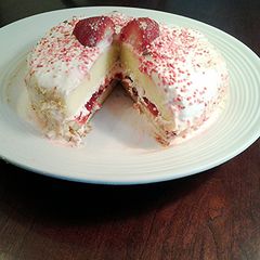 A picture of Vanilla Chiffon Cake with Whipped Cream and Strawberries.
