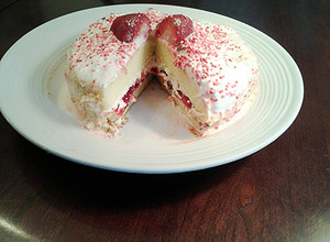 A picture of Vanilla Chiffon Cake with Whipped Cream and Strawberries.