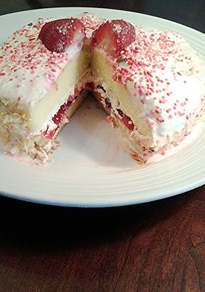 A picture of Vanilla Chiffon Cake with Whipped Cream and Strawberries.