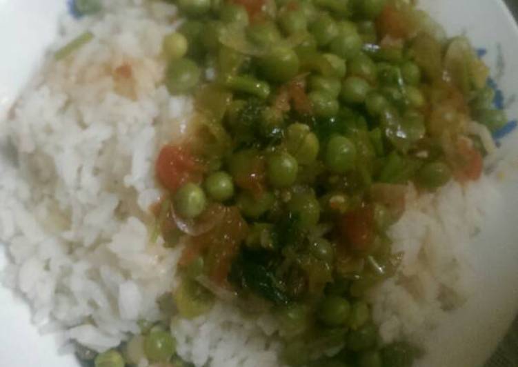 Simple Way to Prepare Homemade Rice and Peas