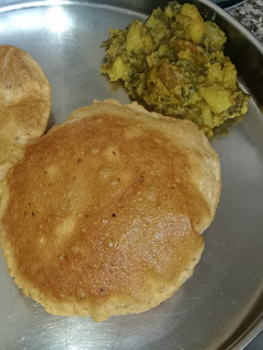 अजवाइन की पूड़ी (Ajwain ki puri recipe in Hindi) रेसिपी मुख्य फोटो