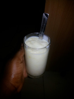 A picture of Mashed mango and yoghurt.