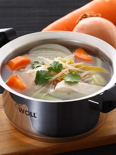 【家樂福廚房】快煮湯-清甜蔬菜雞肉湯 的食譜成品照片