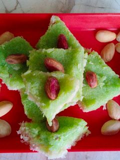 કોકોનટ પિસ્તા બરફી (Coconut Pista Barfi Recipe In Gujarati) રેસીપી મુખ્ય ફોટો