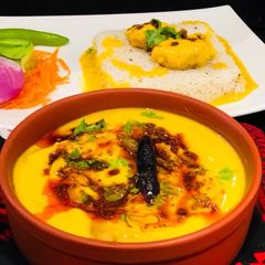 A picture of Besan pakora kadhi.