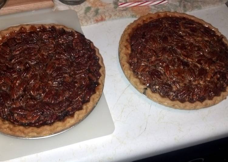 How to Make Any-night-of-the-week Grandma&#39;s Pecan Pumpkin Pie